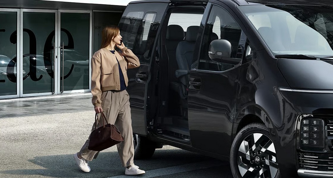Hyundai Обновленная STARIA, Электропривод сдвижных дверей 